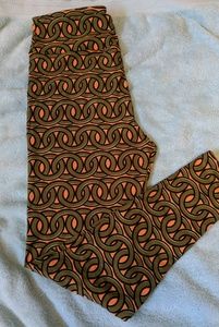 BNWT LULAROE RINGS TALL & CURVY LEGGINGS